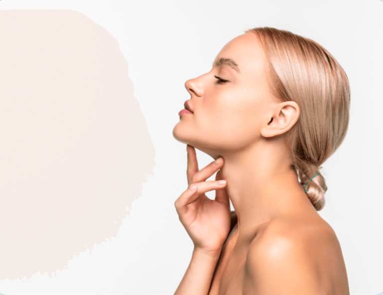 hermosa-joven-tocando-su-rostro-concepto-juventud-cuidado-piel