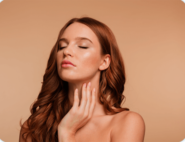 retrato-belleza-mujer-sensual-jengibre-cabello-largo-posando-ojos-cerrados
